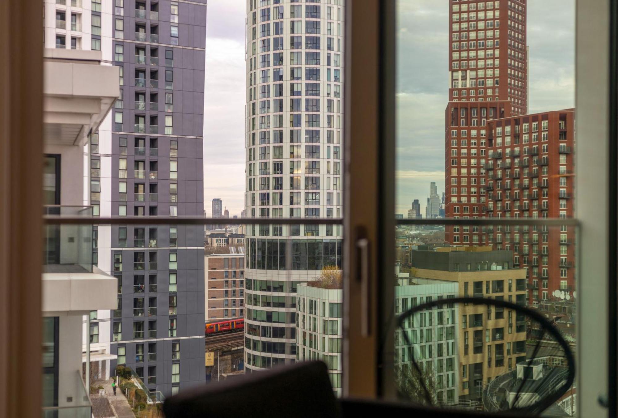 Stylish And Spacious- One Bed In Nine Elms London Ngoại thất bức ảnh